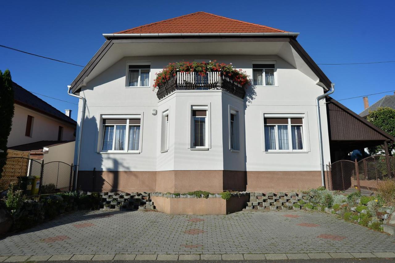 Hajduhegy Vendeghaz Daire Eğri Dış mekan fotoğraf